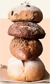 Tumpukan empat roti artisan